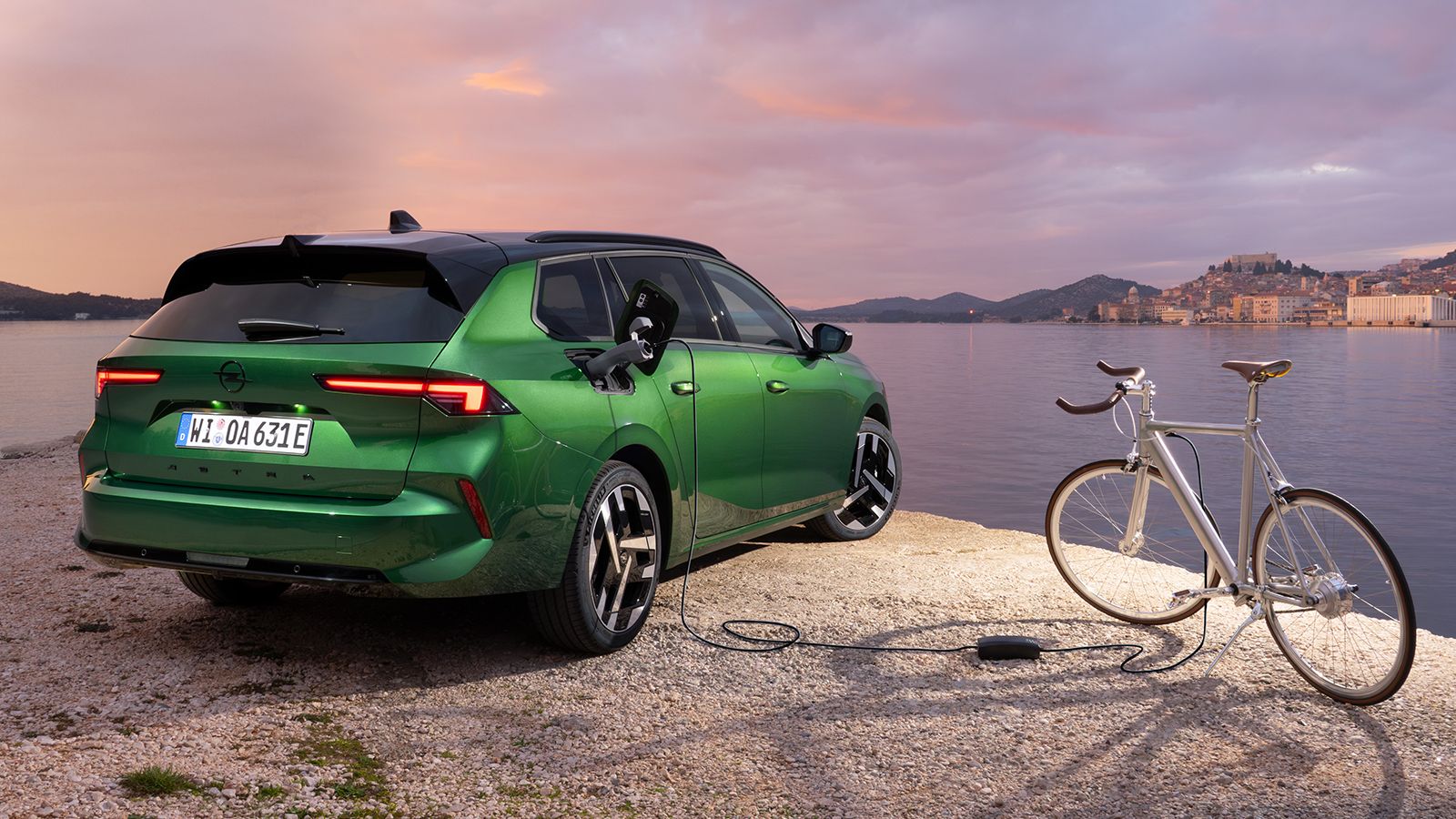 Opel Astra Electric: Κινητή πηγή ενέργειας με +35 χλμ. αυτονομία